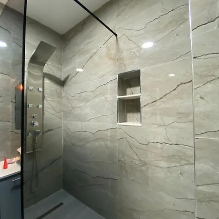 Apartment Rinia Bisht Kamez